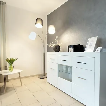 Modern Wohnen I Smart Tv I Terrasse I 2x Parkplatz I 2 Schlafzimmer I 6 Schlafplaetze *