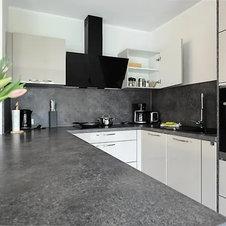 Modern Wohnen I Smart Tv I Terrasse I 2x Parkplatz I 2 Schlafzimmer I 6 Schlafplaetze