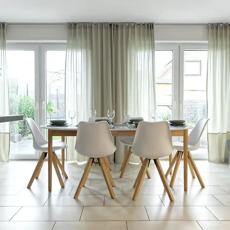 Apartament Modern Wohnen I Smart Tv I Terrasse I 2x Parkplatz I 2 Schlafzimmer I 6 Schlafplaetze Bad Oeynhausen