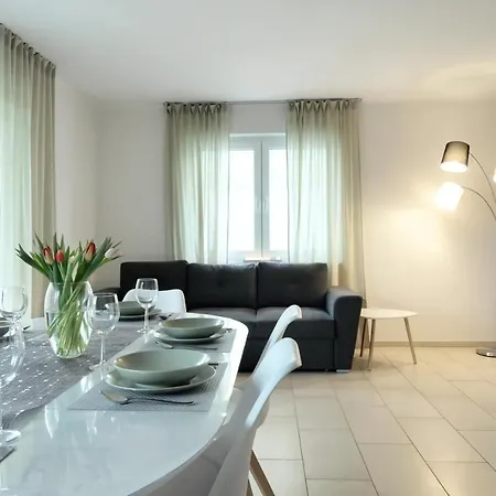 Modern Wohnen I Smart Tv I Terrasse I 2x Parkplatz I 2 Schlafzimmer I 6 Schlafplaetze Apartament