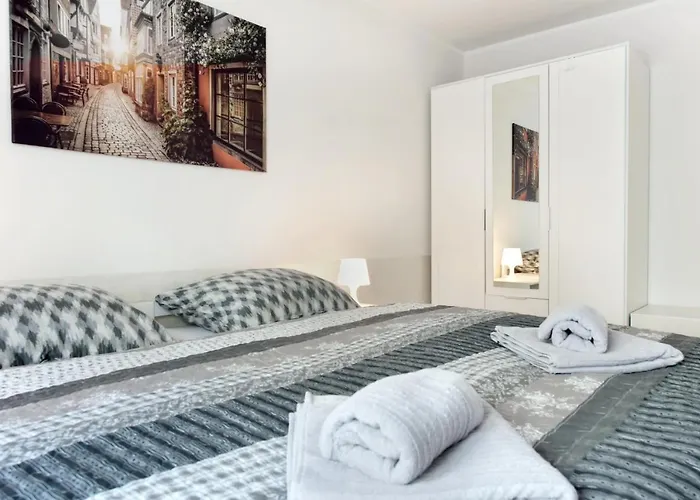 Modern Wohnen I Smart Tv I Terrasse I 2x Parkplatz I 2 Schlafzimmer I 6 Schlafplaetze Apartment *