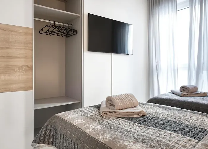 Modern Wohnen I Smart Tv I Terrasse I 2x Parkplatz I 2 Schlafzimmer I 6 Schlafplaetze Apartment Bad Oeynhausen