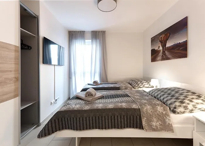 Modern Wohnen I Smart Tv I Terrasse I 2x Parkplatz I 2 Schlafzimmer I 6 Schlafplaetze