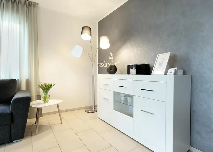 Modern Wohnen I Smart Tv I Terrasse I 2x Parkplatz I 2 Schlafzimmer I 6 Schlafplaetze *