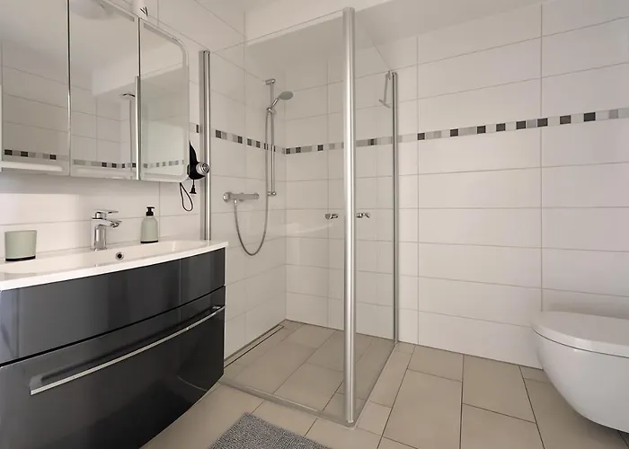 Apartment Modern Wohnen I Smart Tv I Terrasse I 2x Parkplatz I 2 Schlafzimmer I 6 Schlafplaetze