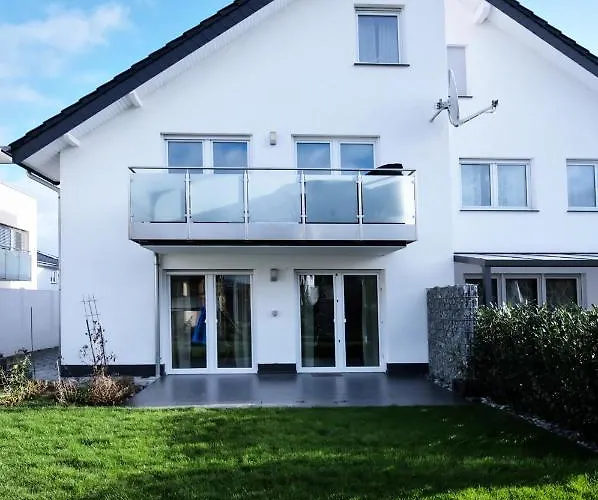 Apartment Modern Wohnen I Smart Tv I Terrasse I 2x Parkplatz I 2 Schlafzimmer I 6 Schlafplaetze