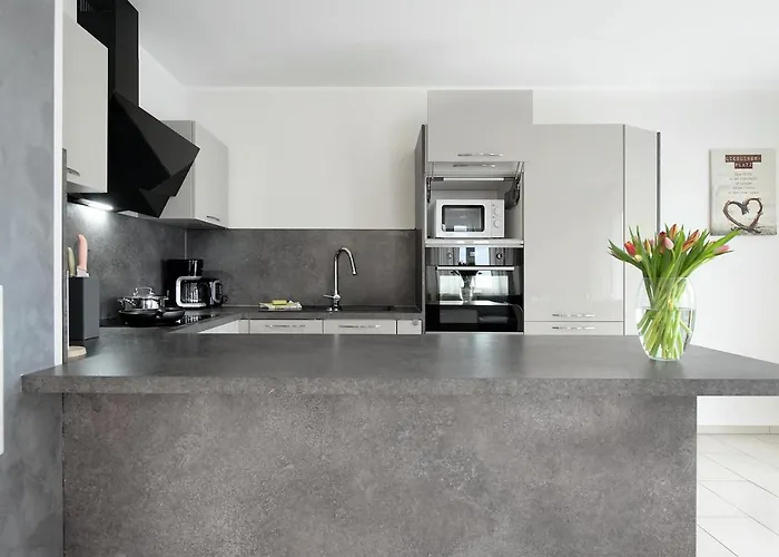 Apartment Modern Wohnen I Smart Tv I Terrasse I 2x Parkplatz I 2 Schlafzimmer I 6 Schlafplaetze *