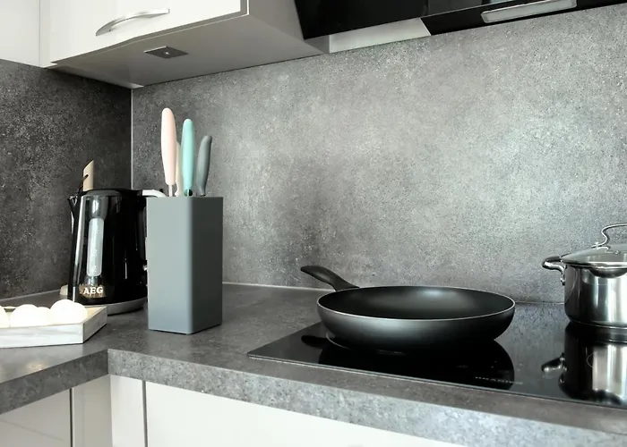 Modern Wohnen I Smart Tv I Terrasse I 2x Parkplatz I 2 Schlafzimmer I 6 Schlafplaetze Apartment *