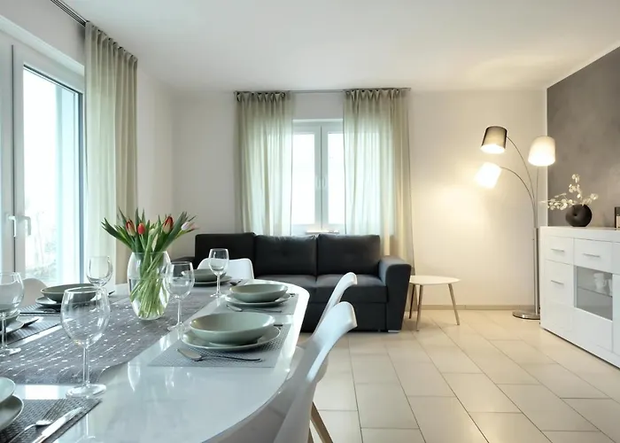 Modern Wohnen I Smart Tv I Terrasse I 2x Parkplatz I 2 Schlafzimmer I 6 Schlafplaetze Apartment
